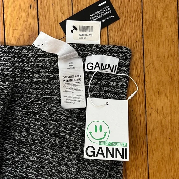 Ganni Women's Black and White Knit Scarf - Picture 3 of 5